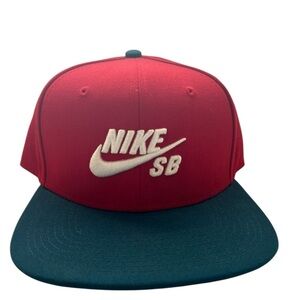Nike SB baseball Cap Hat Snap Back Red White & Blue